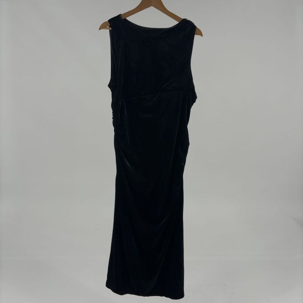 Donna Morgan Shondra Midi Velvet Dress